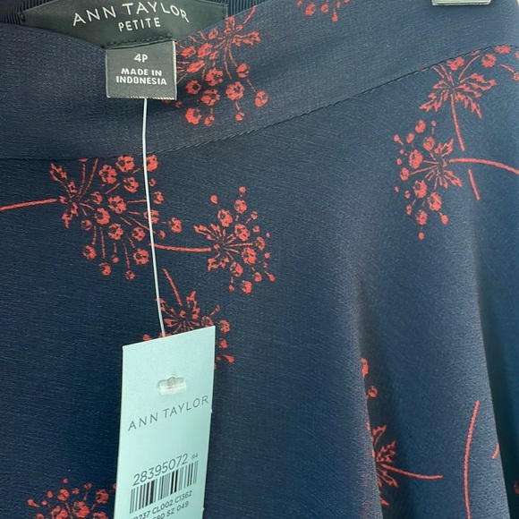 NWT Ann Taylor 4P Navy with Red Floral Design Flowy A-Line Chiffon Skirt - Picture 5 of 8
